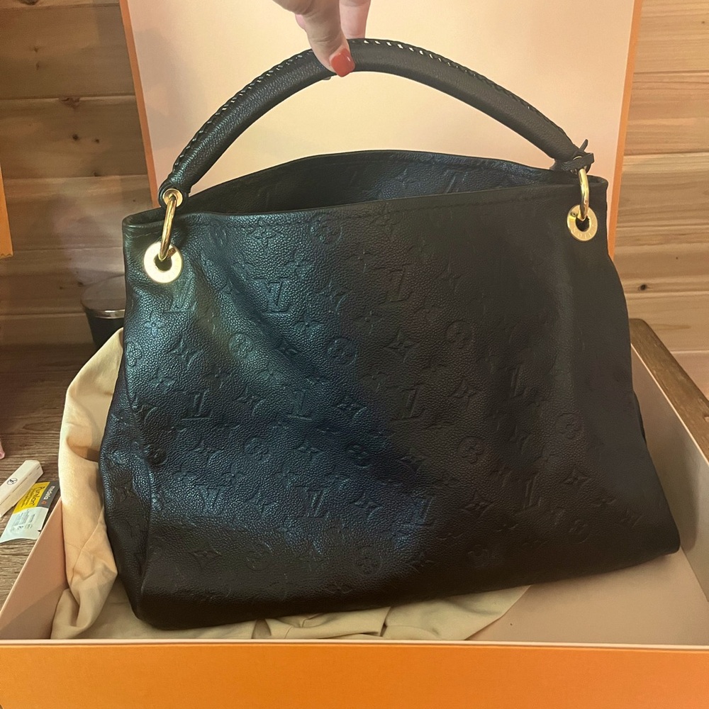 Pristine Condition All Black Authentic Louis Vuit… - image 1